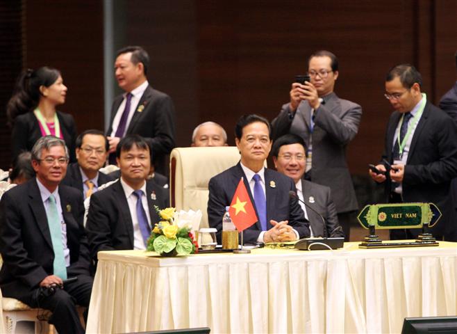 ນາຍົກລັດຖະມົນຕີຫງວຽນເຕີນຢຸງເຂົ້າຮ່ວມກອງປະຊຸມສຸດຍອດຢູ່ມຽນມາ